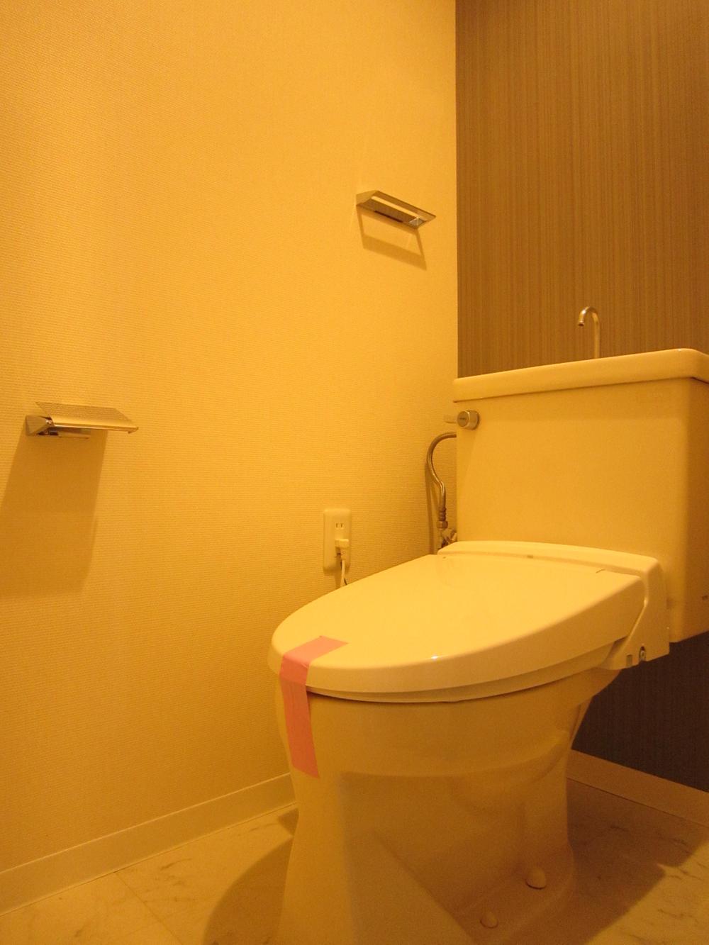 Toilet. Indoor (11 May 2013) Shooting