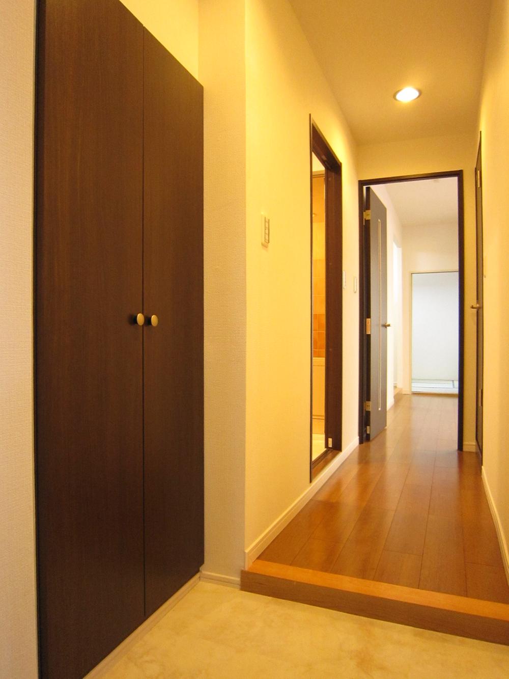 Entrance. Local (11 May 2013) Shooting