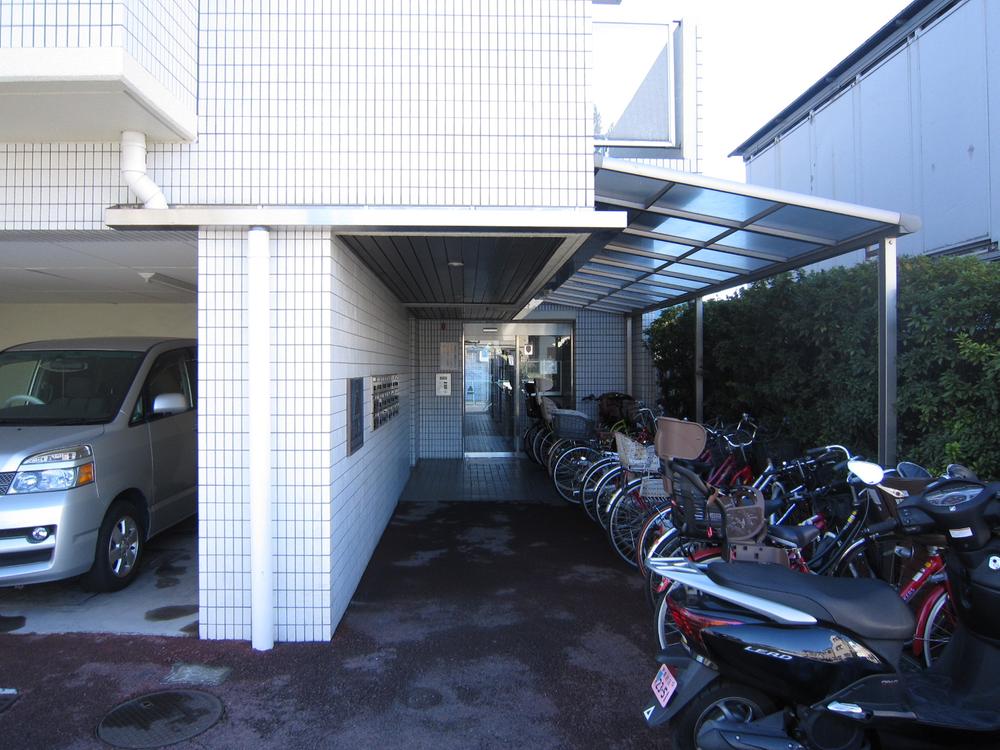 Entrance. Common areas