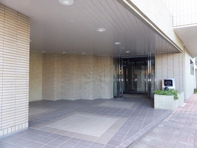Entrance. Common areas