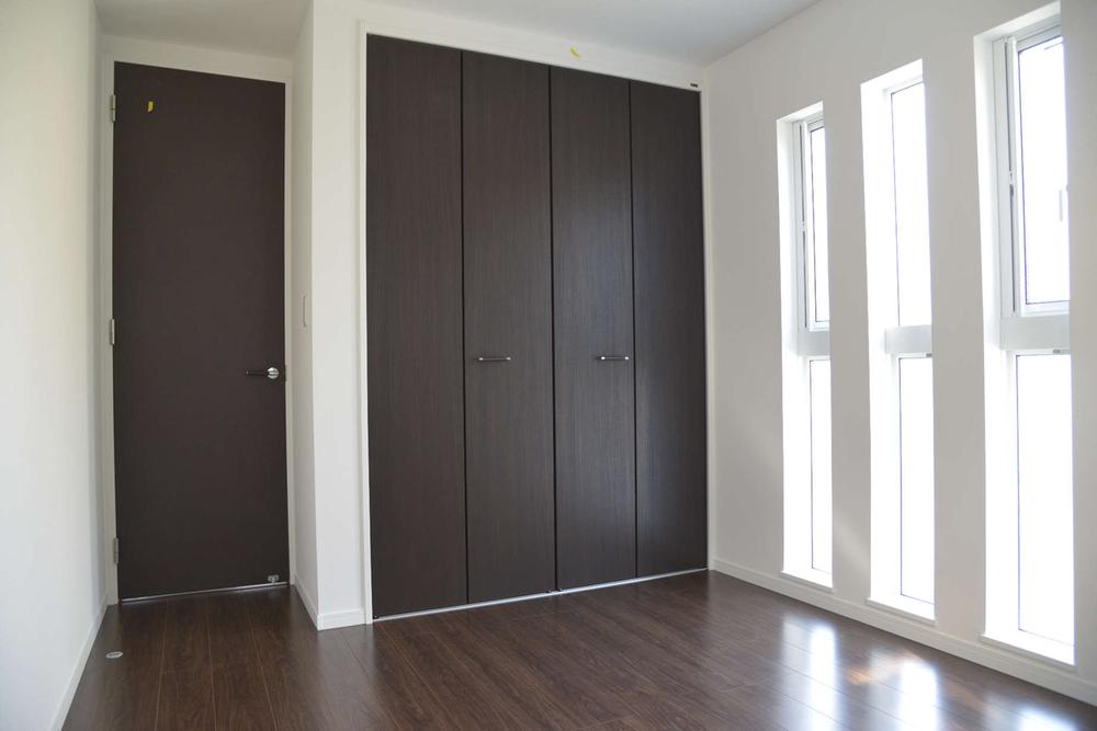 Non-living room. All living room flooring, Closet with. It is also satisfied ease of use. (Our example of construction)