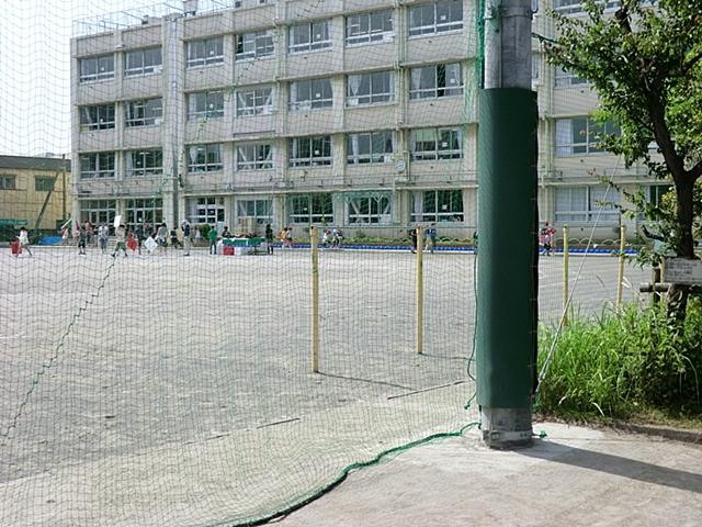 Primary school. 240m to Katsushika Ward Futagami Elementary School
