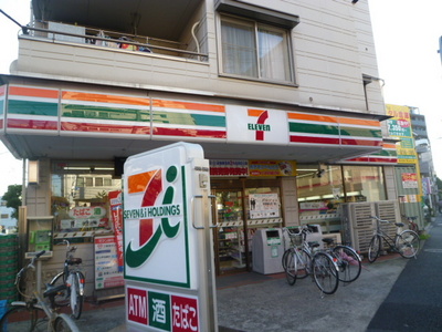 Convenience store. 450m to Seven-Eleven (convenience store)