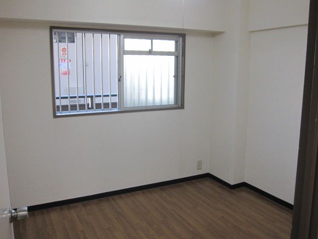 Living and room. Since the room is located 3 room, The degree of freedom of use is also high.