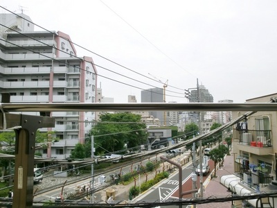 View. Also dry well laundry on the south-facing