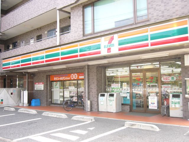 Convenience store. 620m to Seven-Eleven (convenience store)