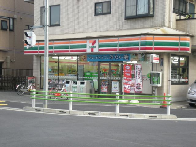 Convenience store. Seven-Eleven (convenience store) up to 100m