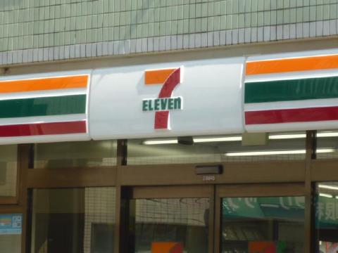 Convenience store. Seven-Eleven Katsushika Aoto 4-chome up (convenience store) 147m