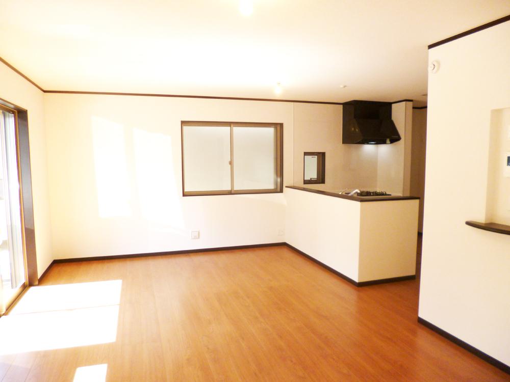 Living. L Building