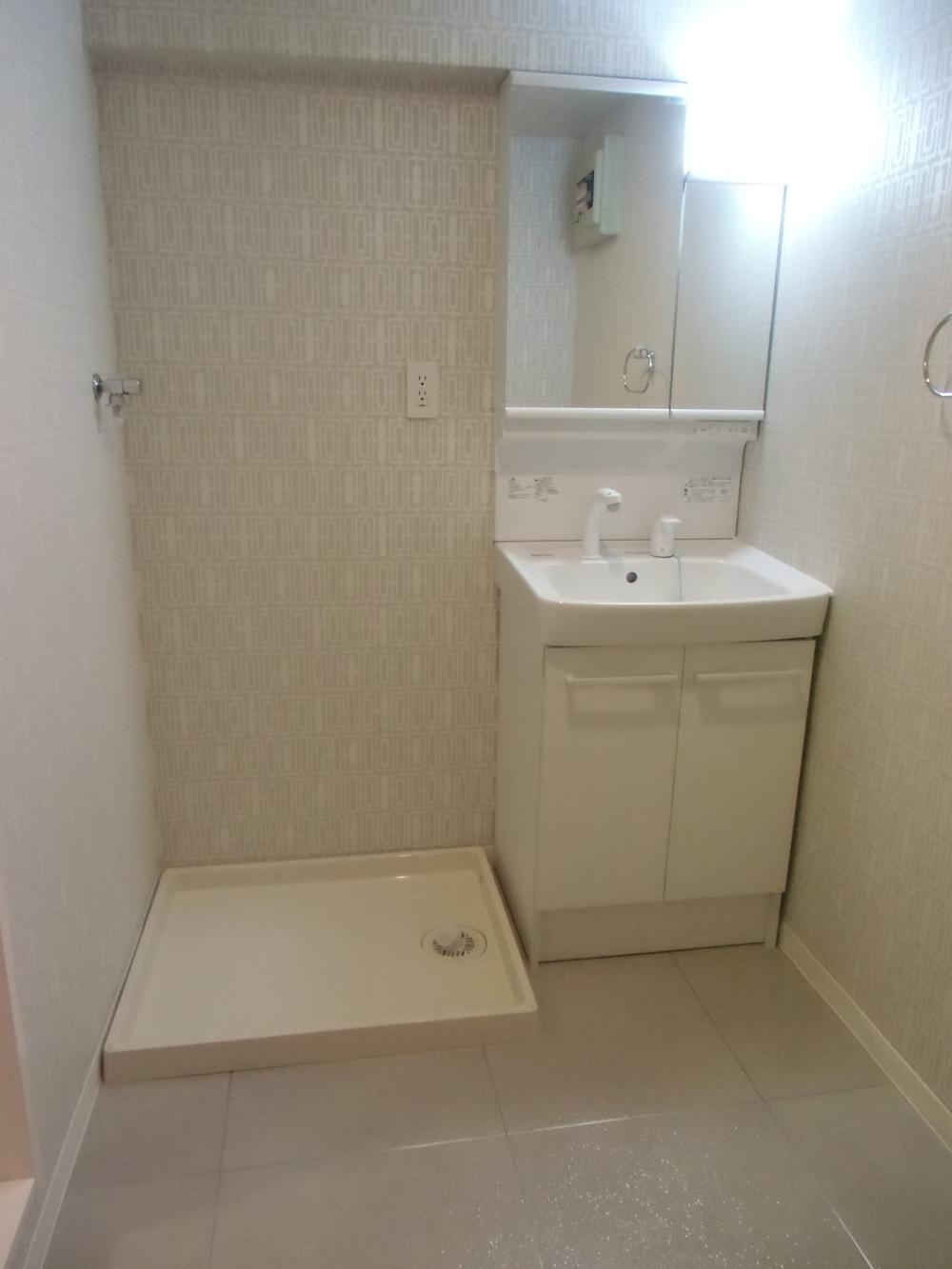 Wash basin, toilet. Indoor (11 May 2013) Shooting