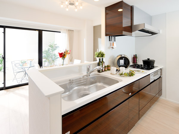 Kitchen.  [kitchen] Scratches and dirt, Also set up a simple artificial marble countertops care resistant to heat. Because it uses a sharp edge without gaps or steps, Excellent also in design.