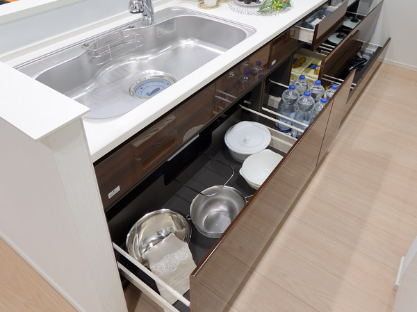 Kitchen.  [Soft-close function with slide storage] Easy to remove, Adopted clean up easy sliding storage. Soft Close specifications to reduce the impact at the time of opening and closing. Also, Since there is no ledge of the handle, Design is also refreshing. (Except for some locations)