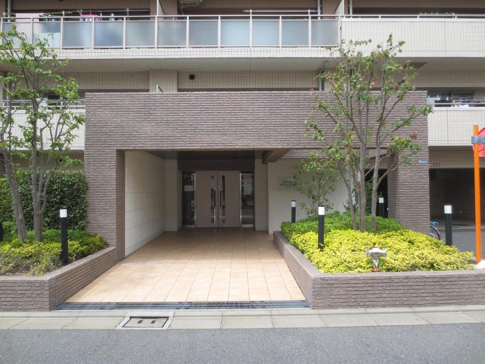 Entrance. Common areas