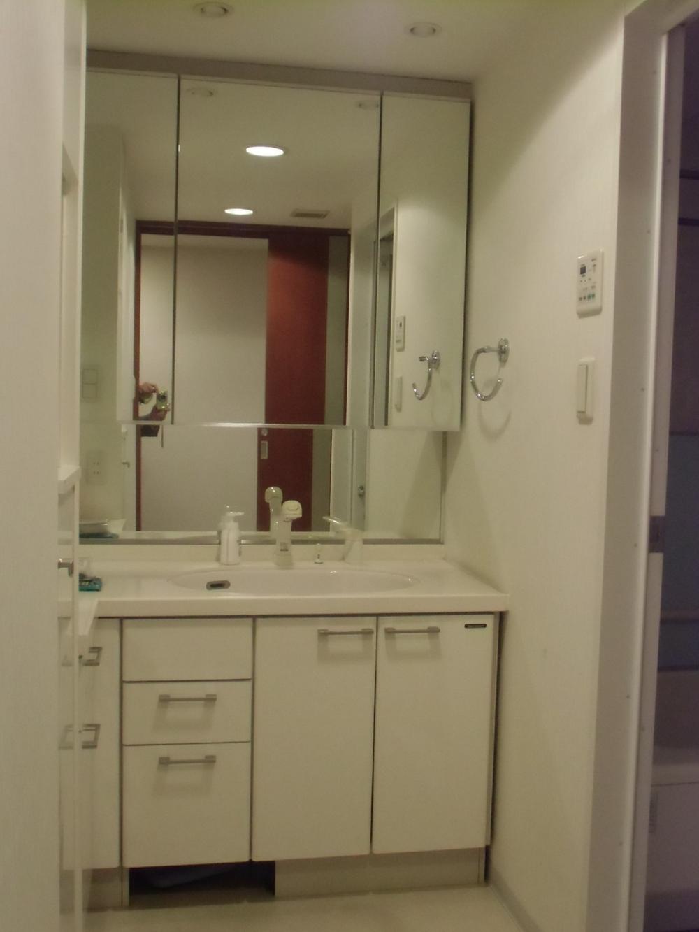 Wash basin, toilet. Wash room (November 2013) Shooting