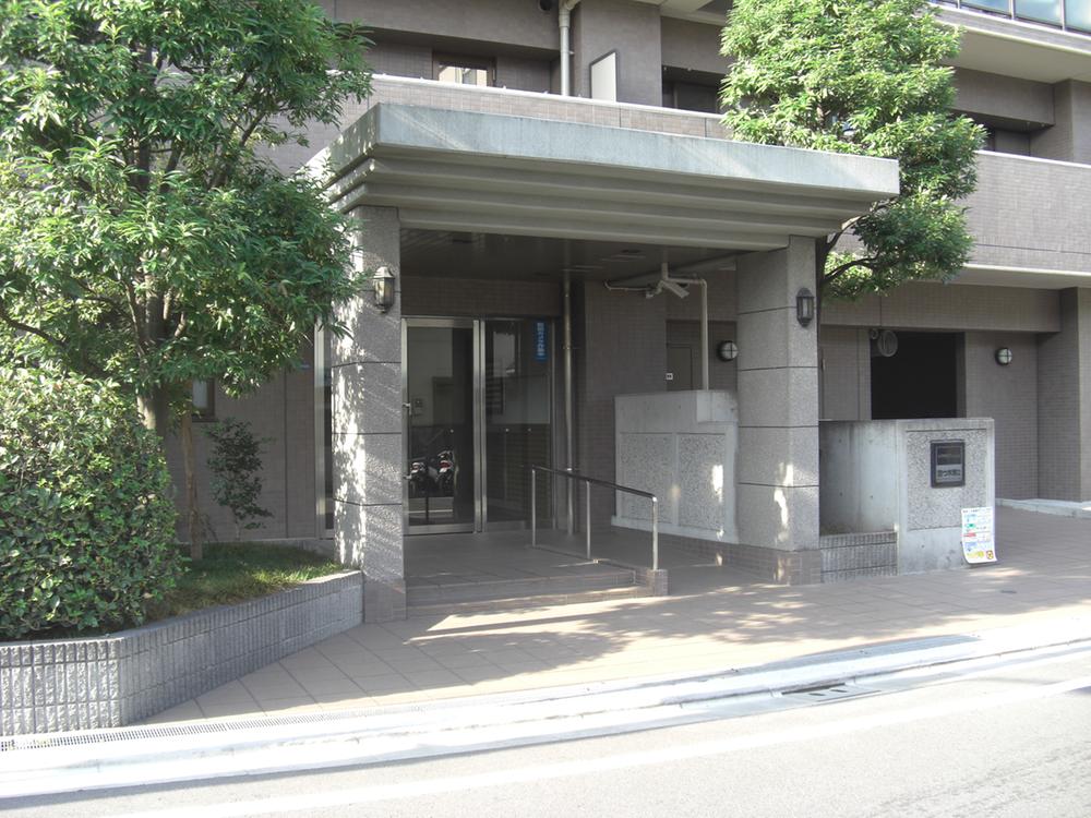 Entrance. Common areas