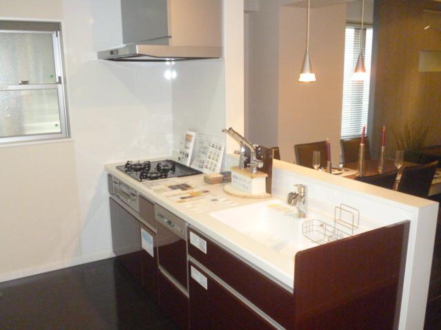 Kitchen. It is the construction of the main showroom. You can check with the real thing, even under construction. 