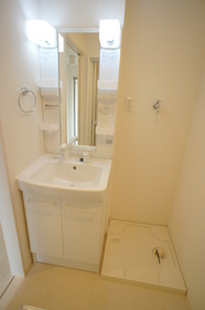 Washroom. Dressing room (independent is a wash basin installed base)
