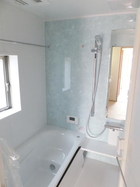 Bathroom. A heated drying function  Bathtub is a step type that can sitz bath