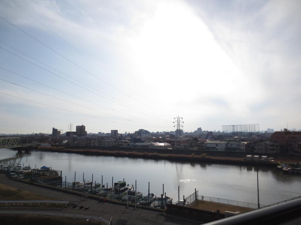 View photos from the dwelling unit. View from the site (January 2014) Shooting