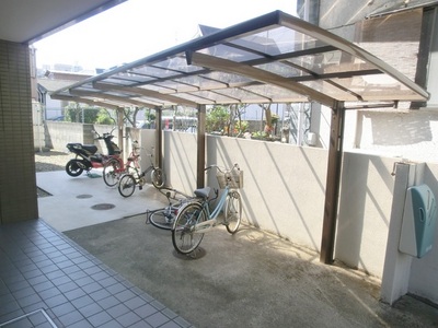 Other common areas. It is a bicycle parking space with a roof. 