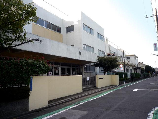 Primary school. Shibamata until elementary school 820m