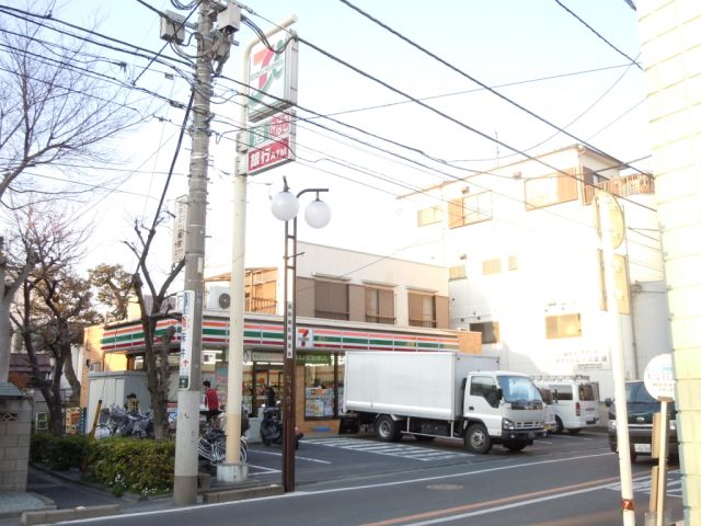 Convenience store. 480m to Seven-Eleven (convenience store)