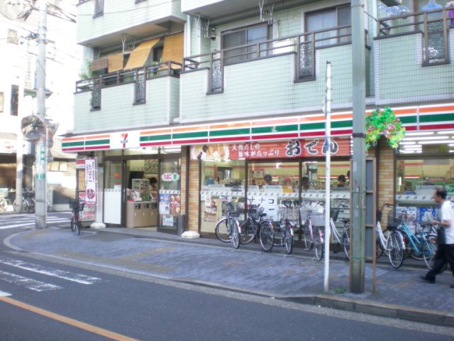 Convenience store. 320m to Seven-Eleven (convenience store)