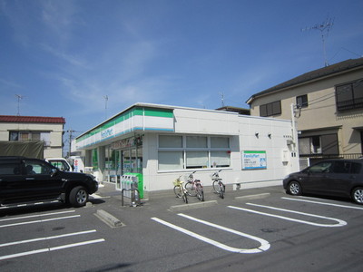 Convenience store. 850m to Family Mart (convenience store)