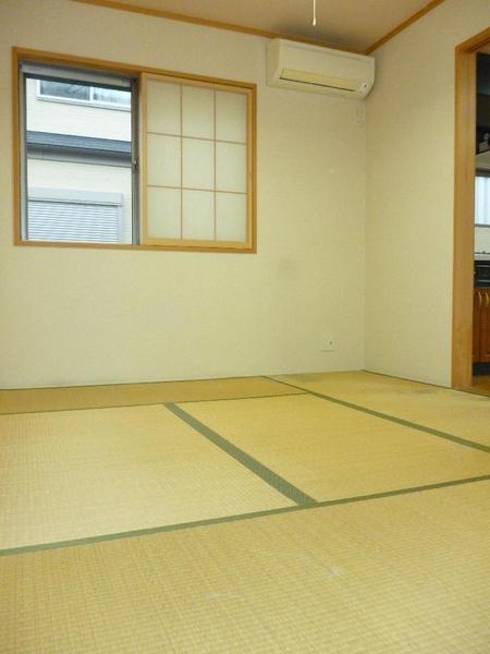 Non-living room. First floor Japanese-style room (approximately 5.2 tatami mats)