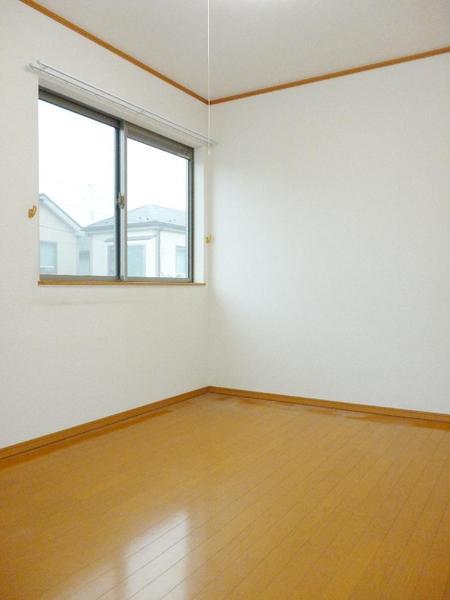 Non-living room. Second floor central Western-style (about 5.2 tatami mats)