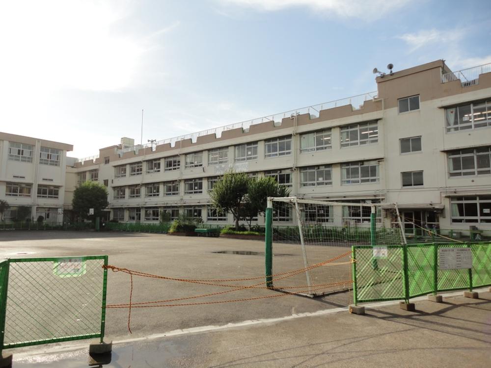 Primary school. Until Okudo 950m