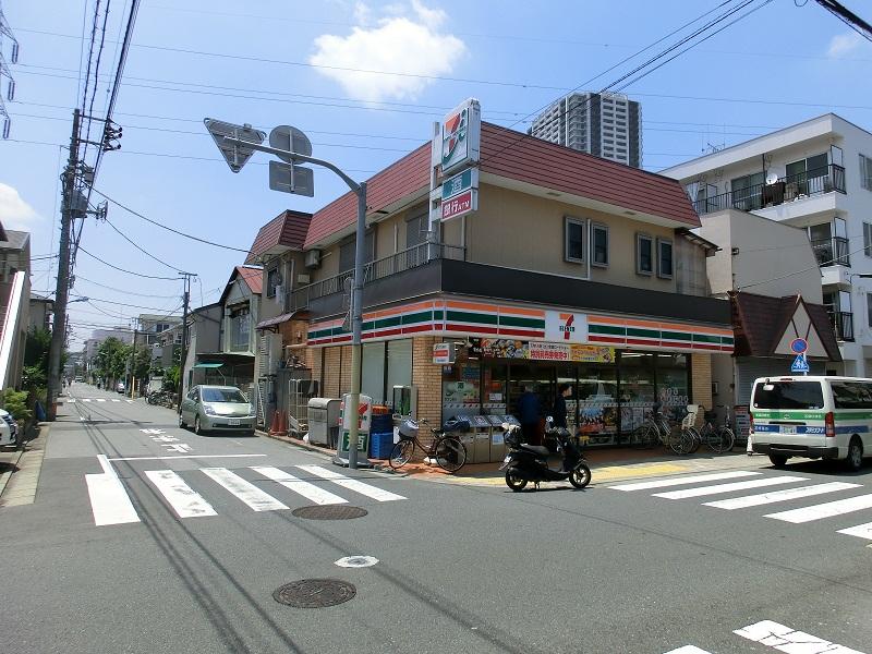 Convenience store. 184m until the Seven-Eleven store Kanamachi