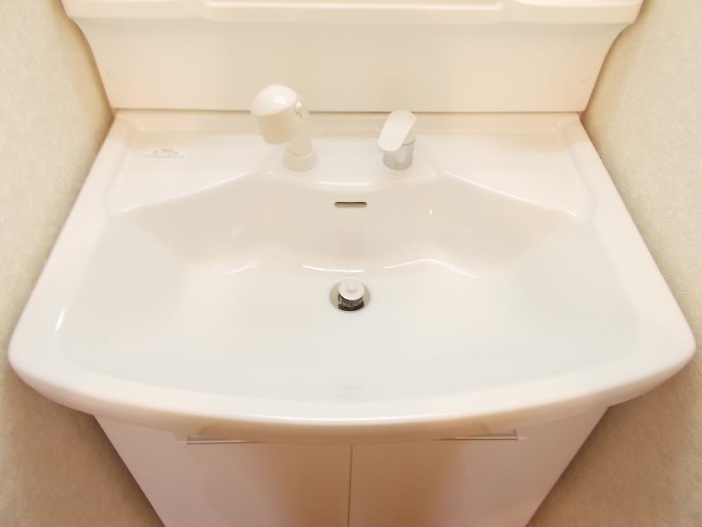 Wash basin, toilet. Because it is spacious shampoo dresser, Busy morning happy to get dressed