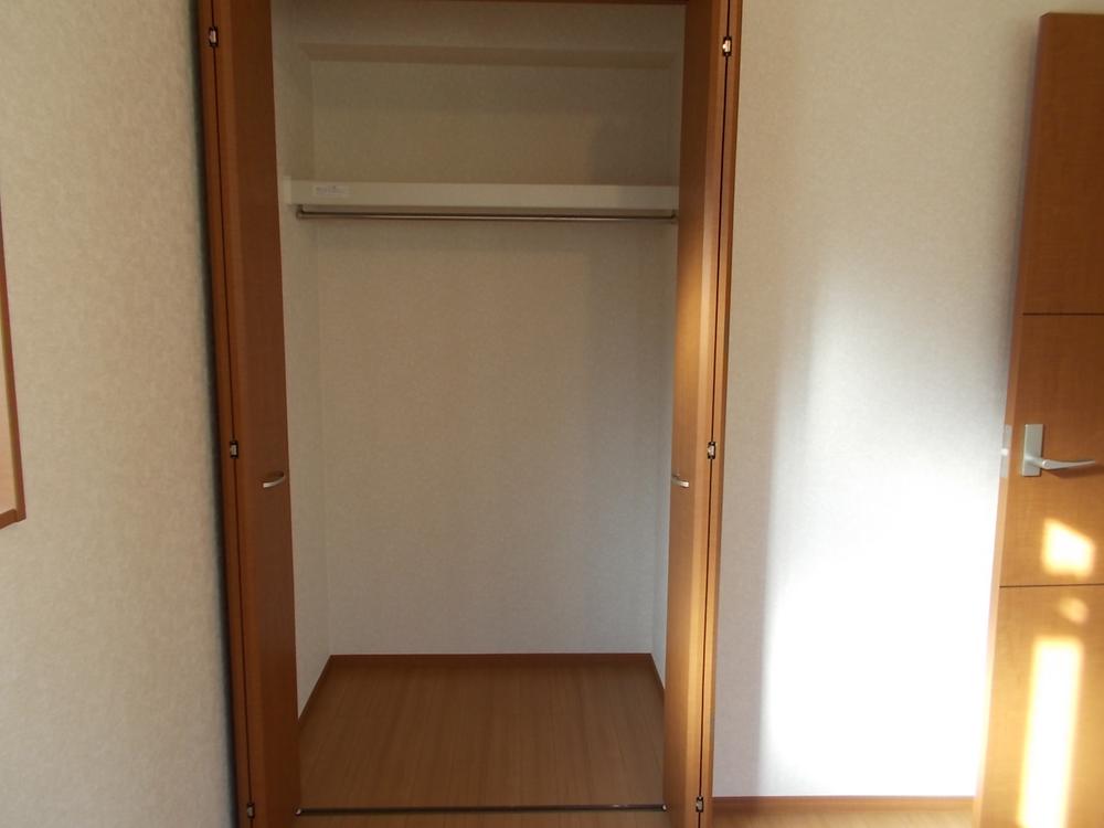 Receipt. Each room with storage compartment shelf is also convenient with