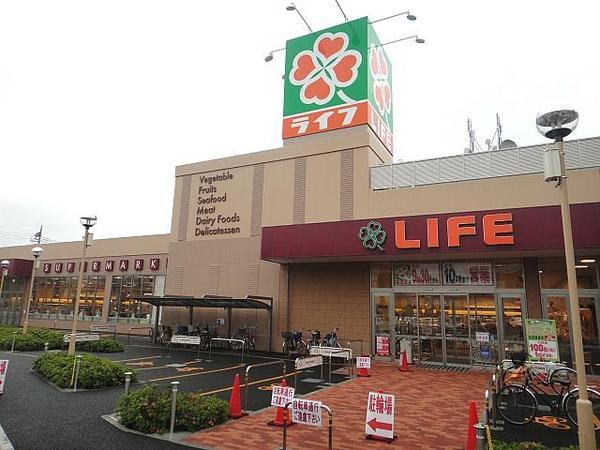 Supermarket. Until Life Katsushika swan shop 524m