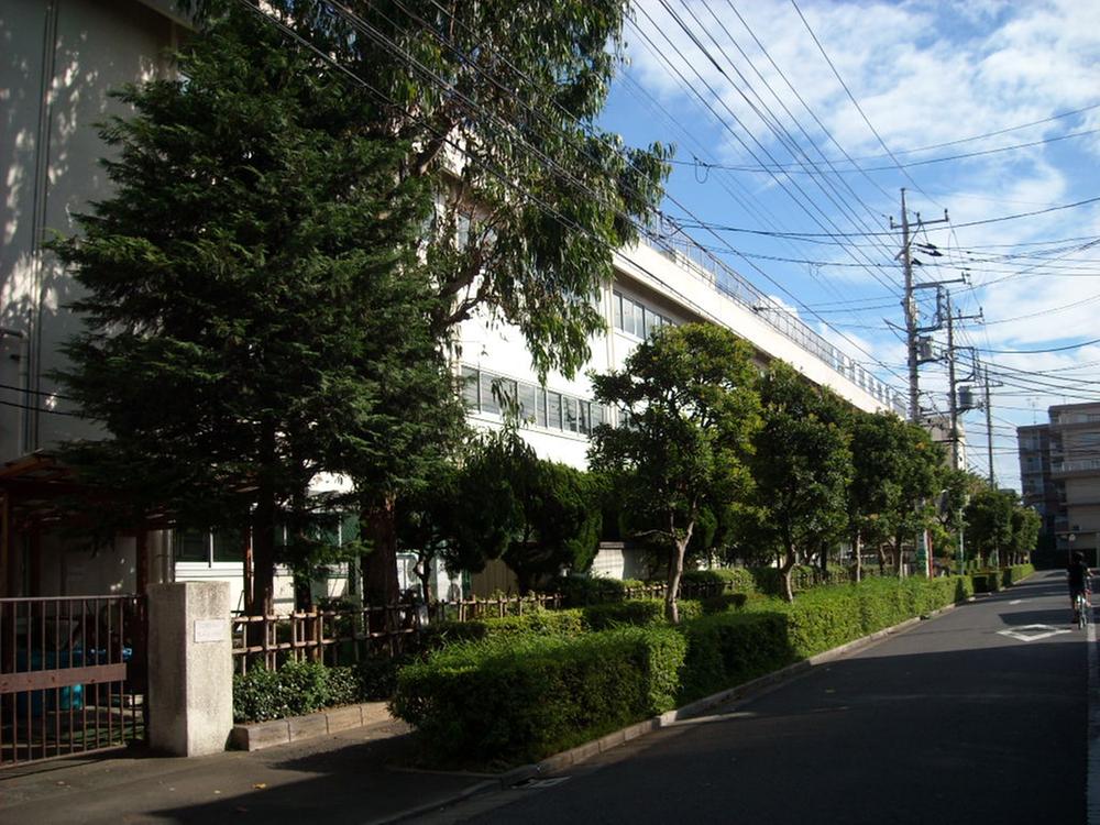 Primary school. 769m to Katsushika rising Chiba elementary school