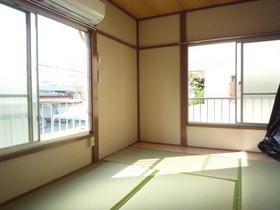 Living and room. 6 Pledge Japanese-style room ☆ It is a bright room with two-sided lighting ☆ Air-conditioned