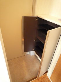 Entrance. Cupboard has been installed ☆ It seems also be refreshing storage shoes!