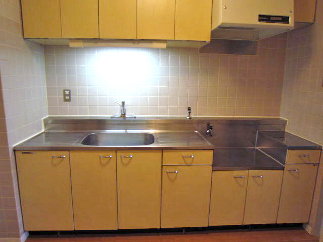 Kitchen. 2 Way Kitchen