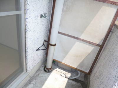 Balcony. Washing machine storage on the balcony.