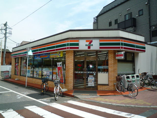 Convenience store. Seven-Eleven (convenience store) to 400m