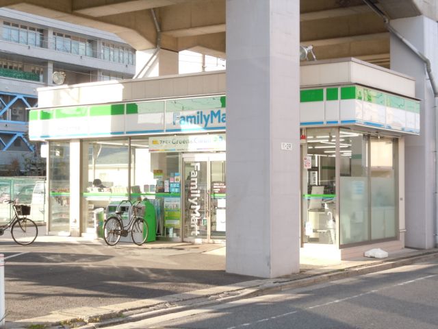 Convenience store. 570m to Family Mart (convenience store)