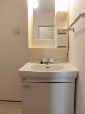 Washroom. Independent wash basin Dressing room