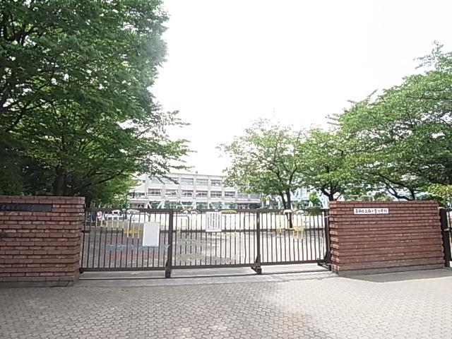 Primary school. 132m to the west Kosuge elementary school (elementary school)