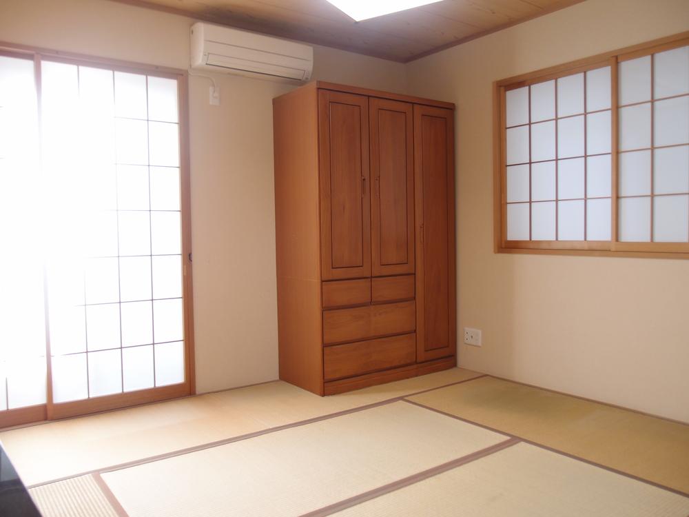 Non-living room. First floor Japanese-style room (about 8 tatami mats)