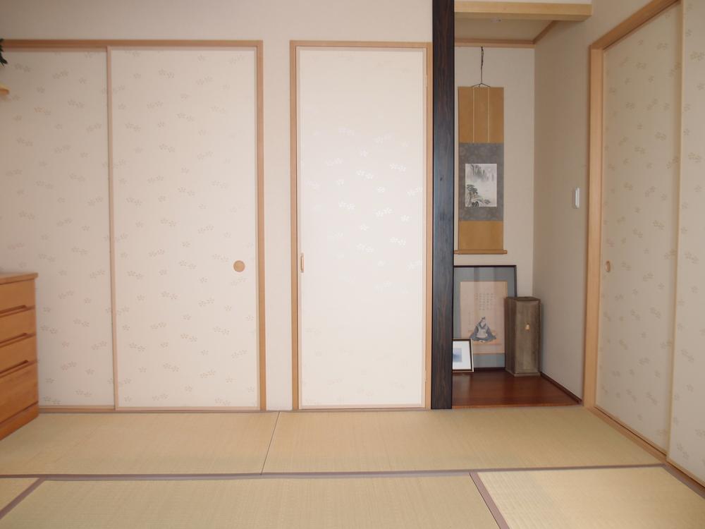 Receipt. First floor Japanese-style room (about 8 tatami mats) closet ・ Alcove