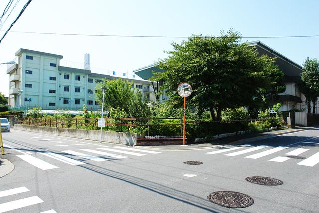 Junior high school. Kuzubi until junior high school 720m Kuzubi junior high school (720m) walk 9 minutes