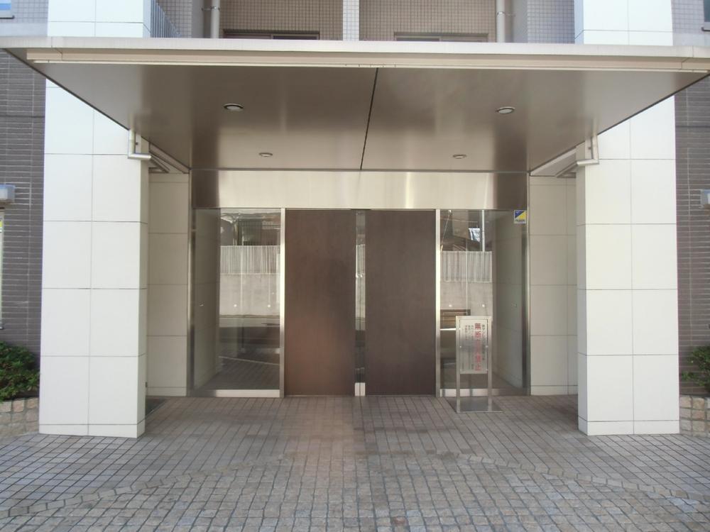 Entrance. Common areas