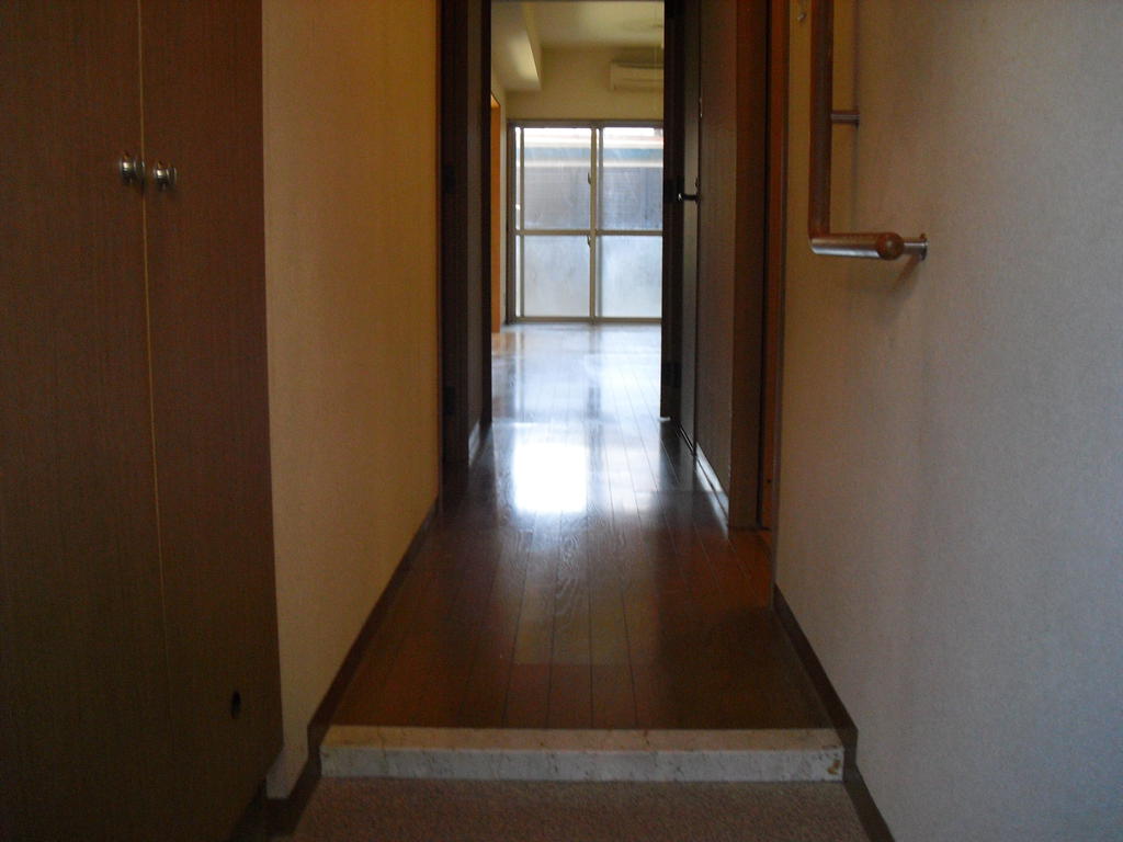 Entrance. 103, Room reference