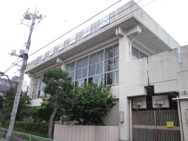 Primary school. Kamihirai until elementary school 310m